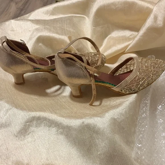 Chic Gold and Pink Women's Heels - Picture 6 of 6